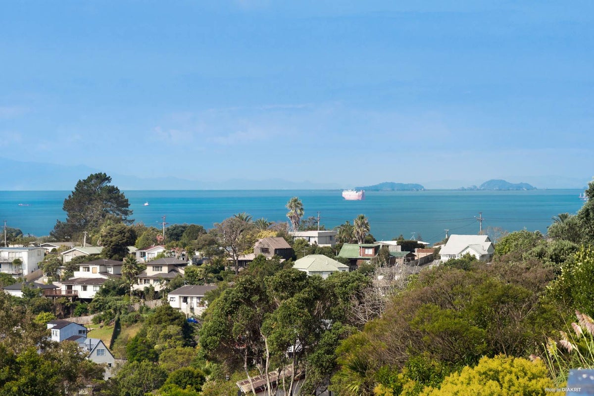 621 East Coast Road, Browns Bay, Auckland - Carousel 1