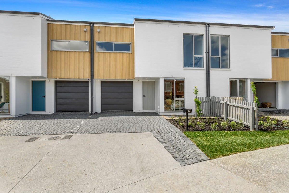 35 Roundel Crescent, Whenuapai, Auckland - Carousel 1