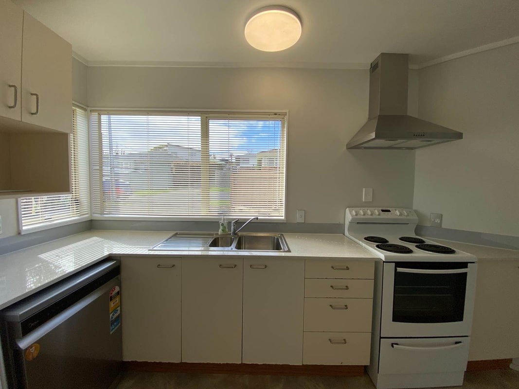 1/24 Wylie Avenue, Sunnynook, Auckland - Carousel 15