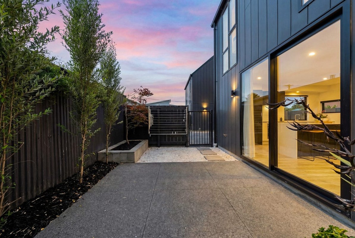 2/42 Dickens Street, Addington, Christchurch - Carousel 2