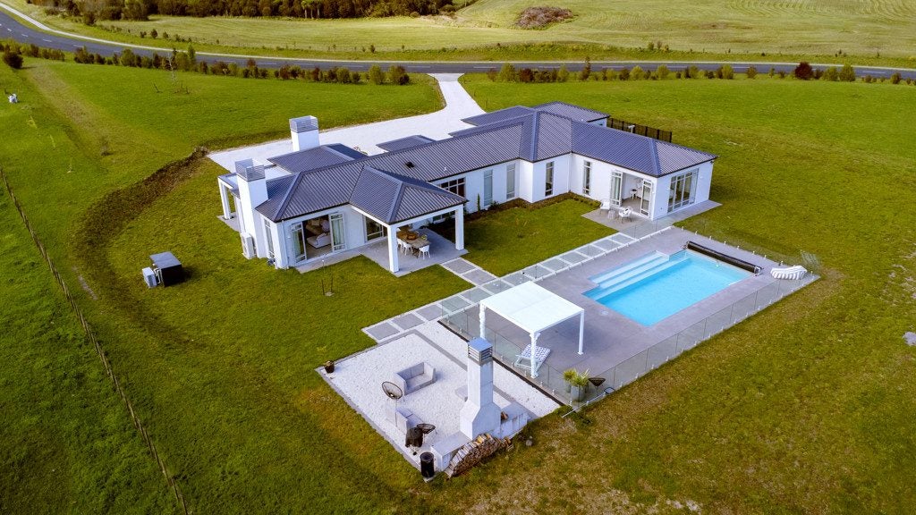 18 Oakdale Drive, Kinloch, Taupo - Carousel 1