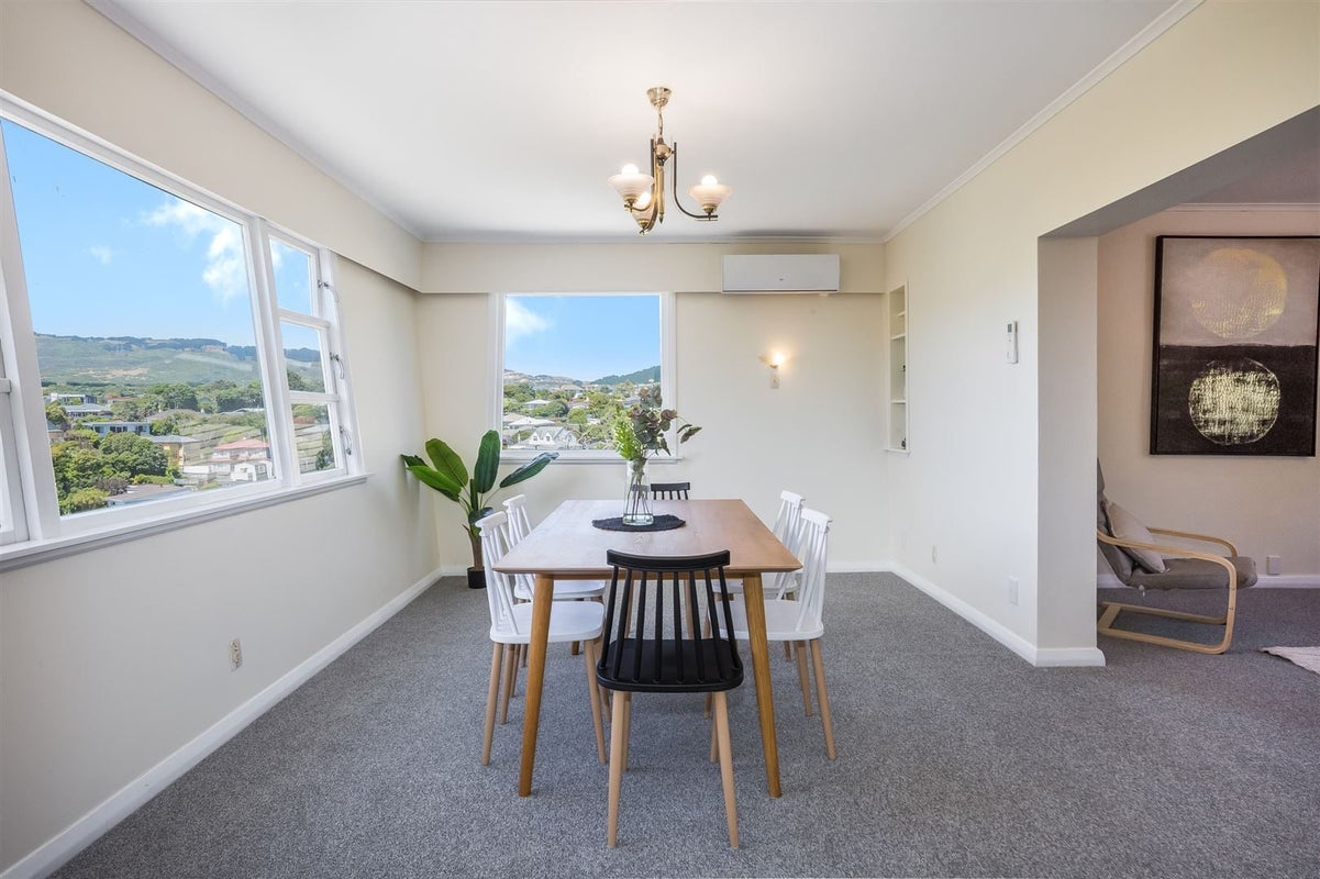 9 Tainui Terrace, Tawa, Wellington - Carousel 2