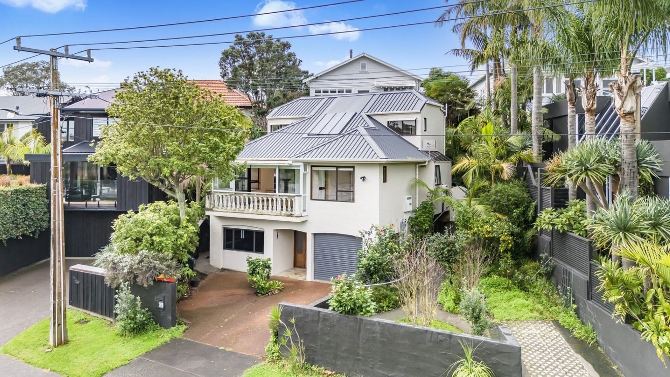 2/62 Wairoa Road, Narrow Neck, Auckland - Carousel 14