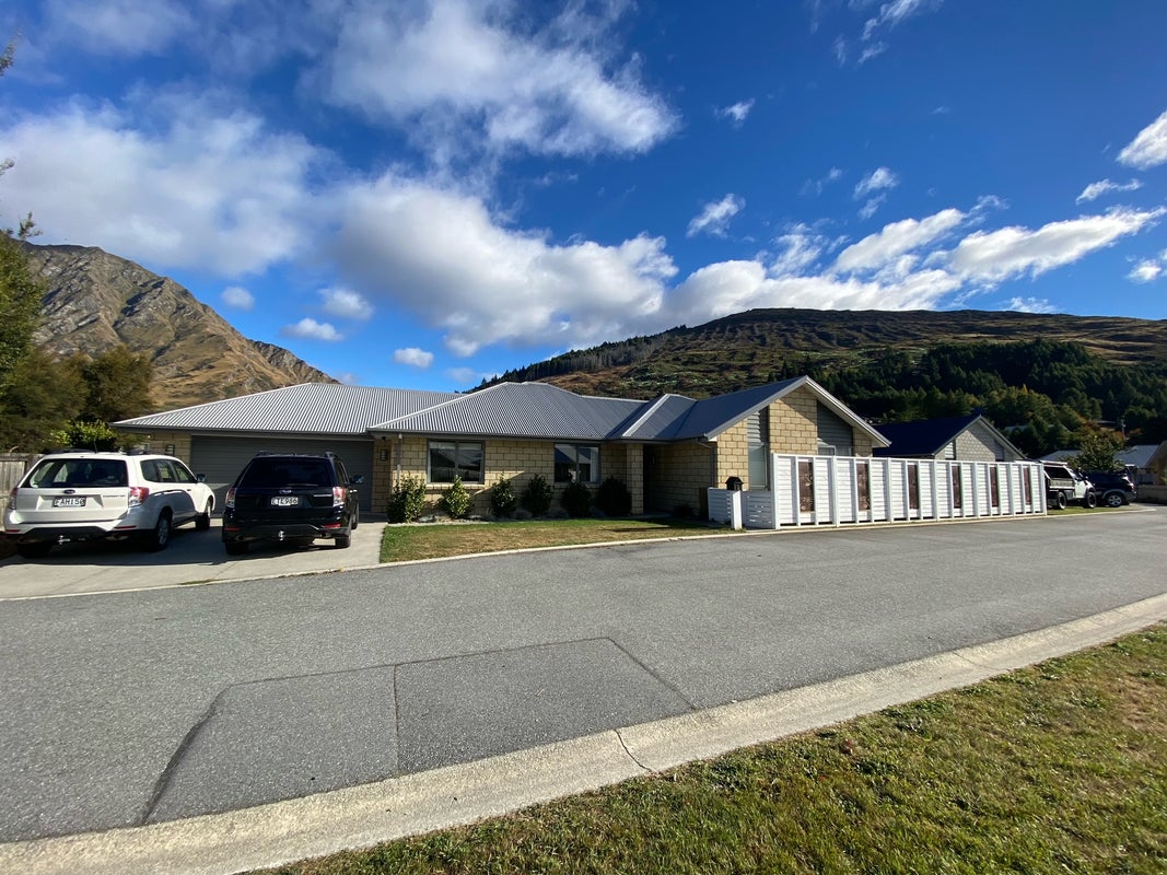 4 Sew Hoy Lane, Arthurs Point, Queenstown - Carousel 1