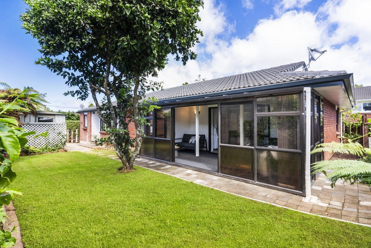 2/32 Campbell Road, One Tree Hill, Auckland - Carousel 2