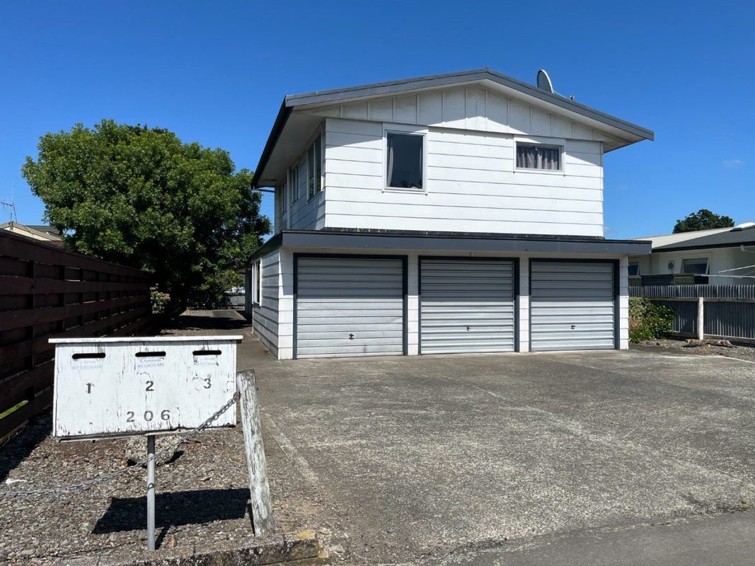 3/206 Ruahine Street, Roslyn, Palmerston North - Carousel 1
