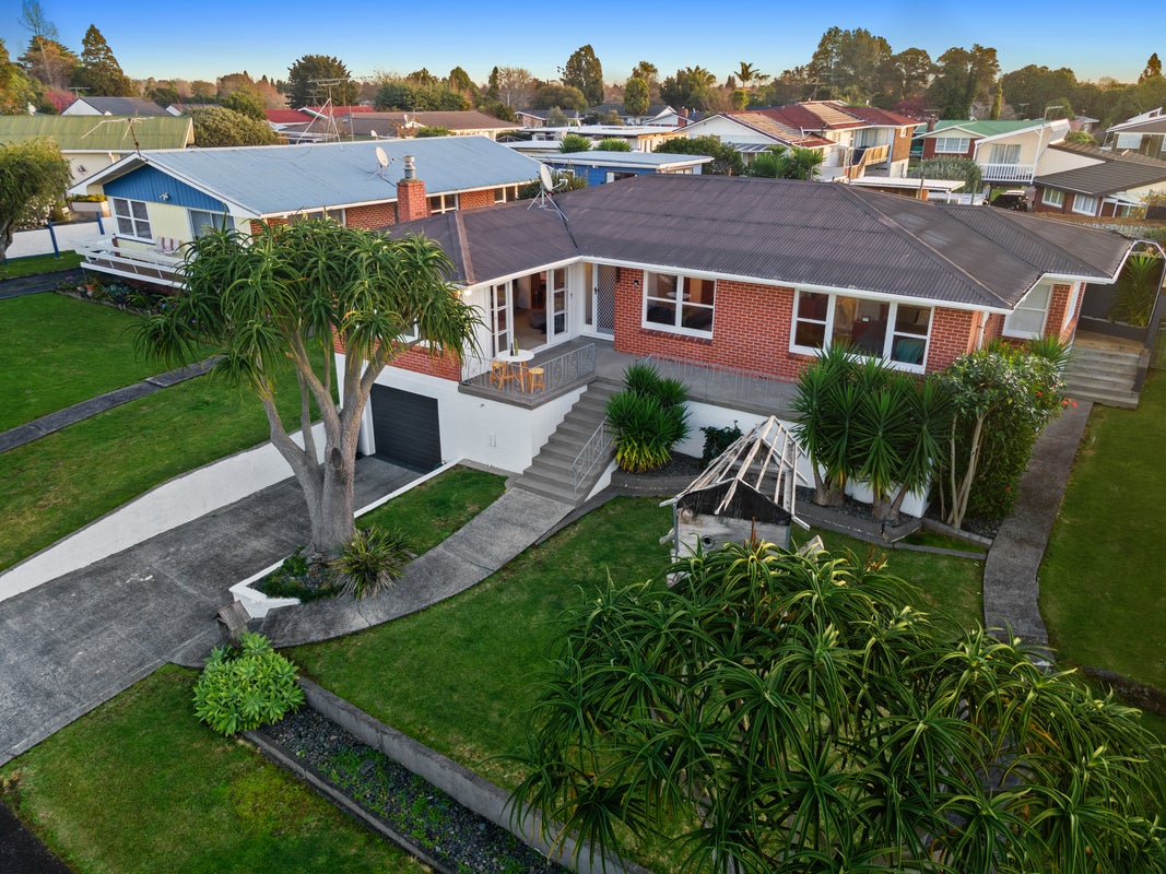 5 Ross Place, Opaheke, Papakura - Carousel 1