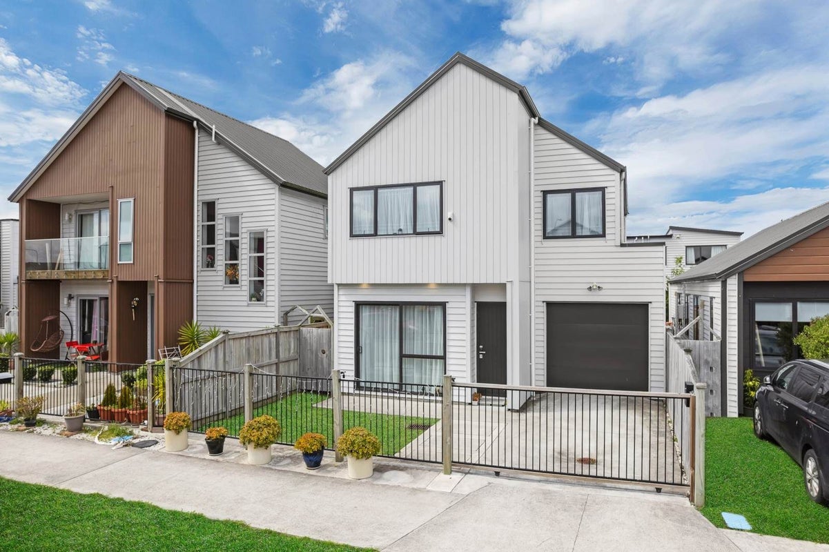 6 Kairakau Street, Takanini - Carousel 1