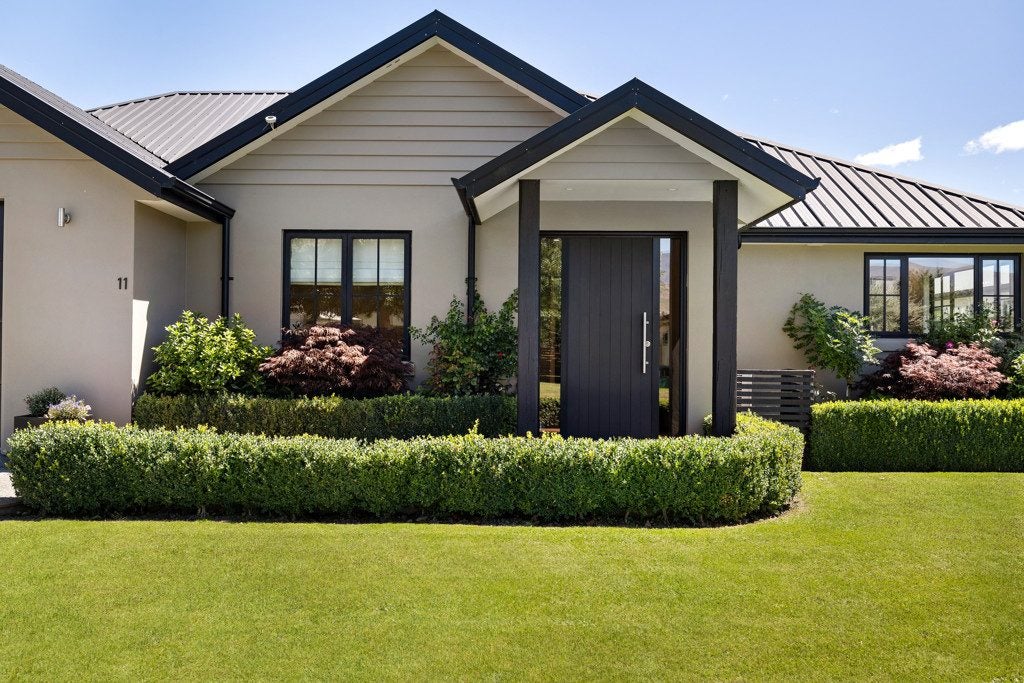 11 Bridesdale Drive, Lake Hayes, Queenstown - Carousel 2