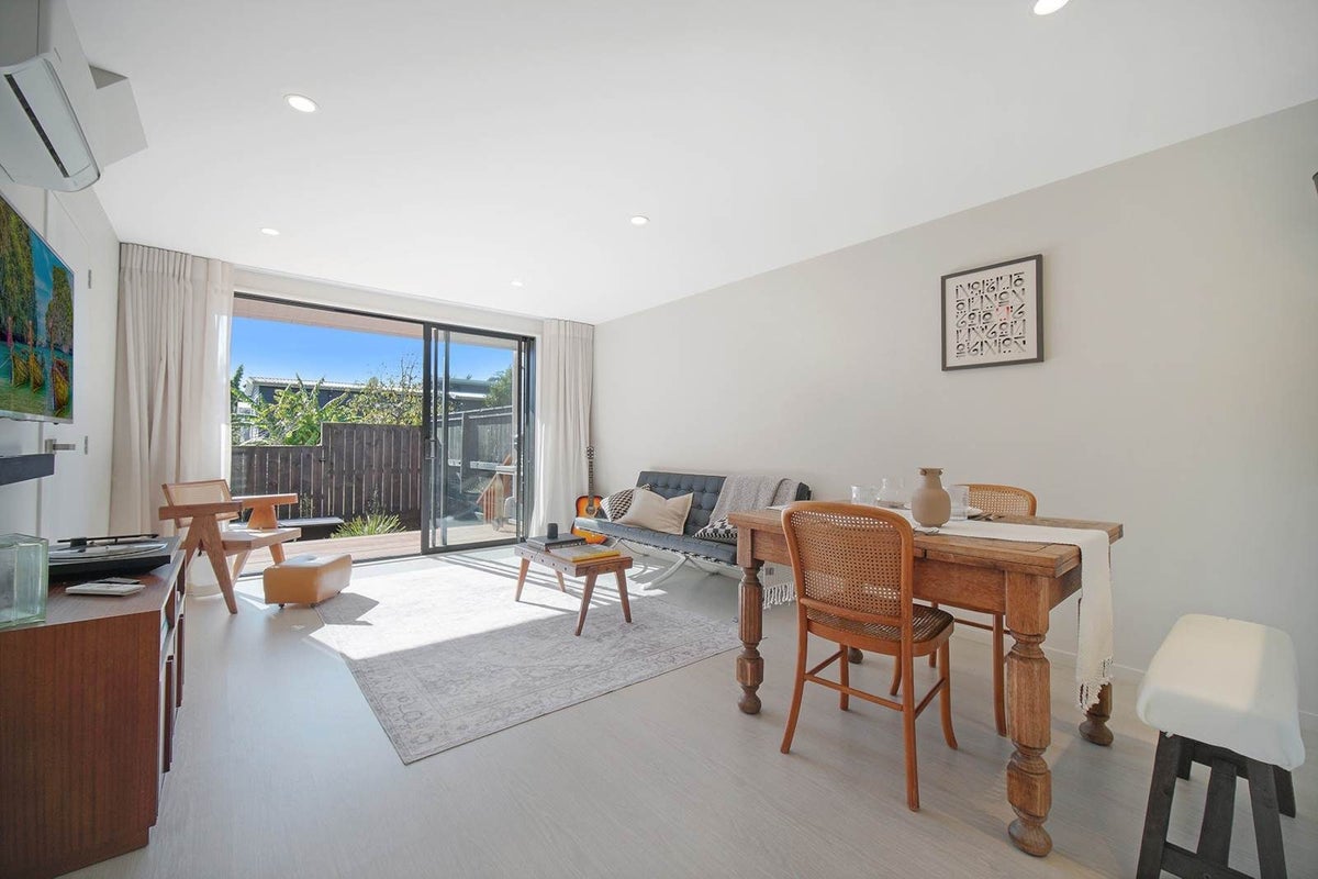 52 School Road, Morningside, Auckland - Carousel 1