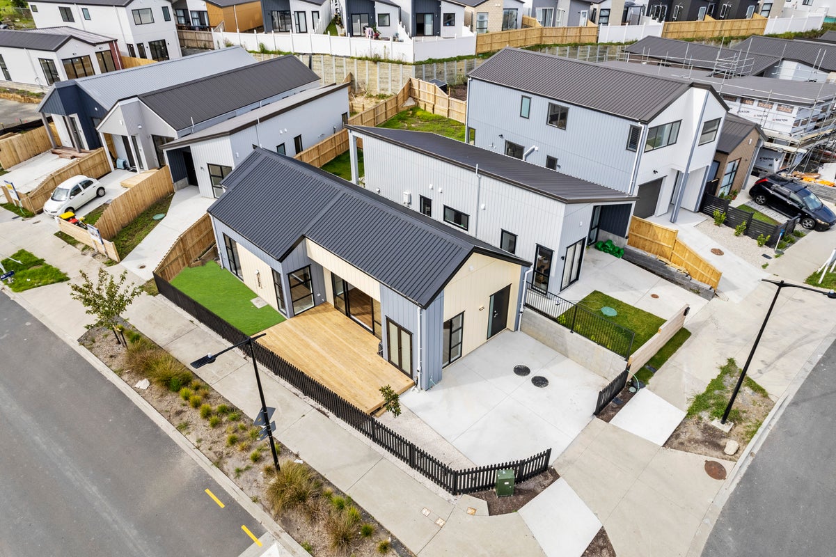 1 Kokotea Road, Massey, Auckland - Carousel 1