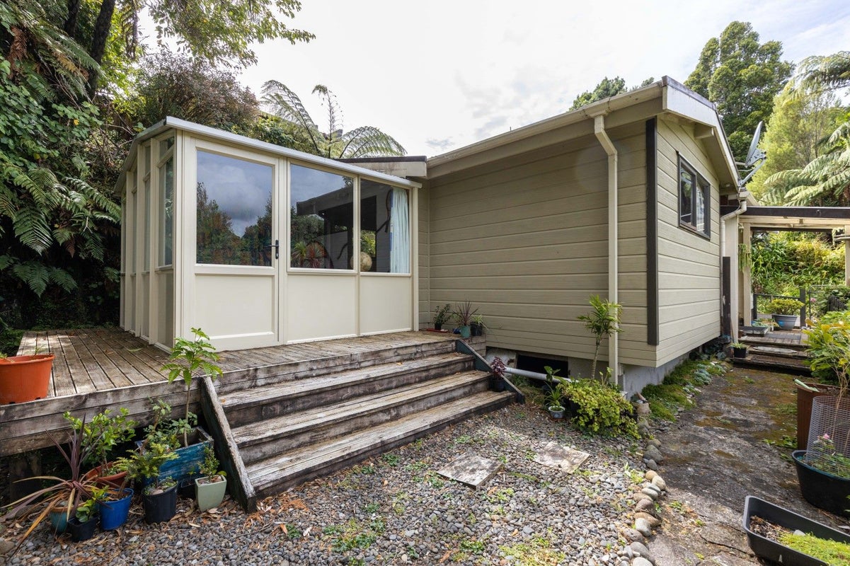 109 Poplar Grove, Whalers Gate, New Plymouth - Carousel 1