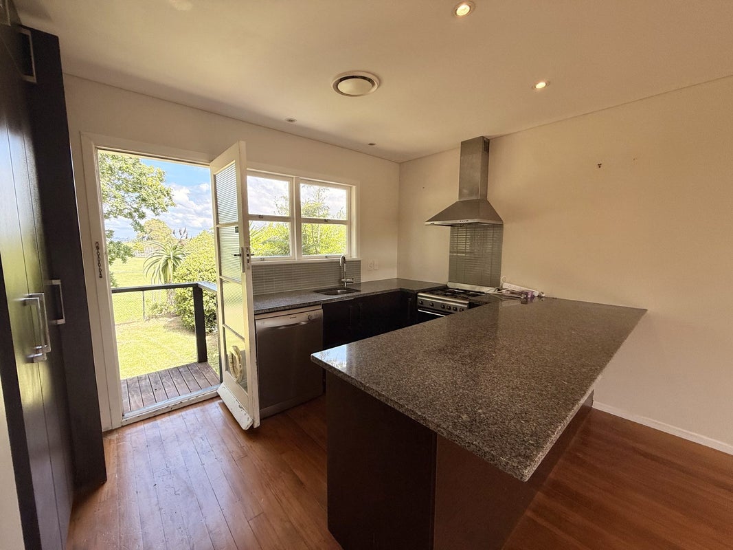 4B Abingdon Place, Glendowie, Auckland - Carousel 2