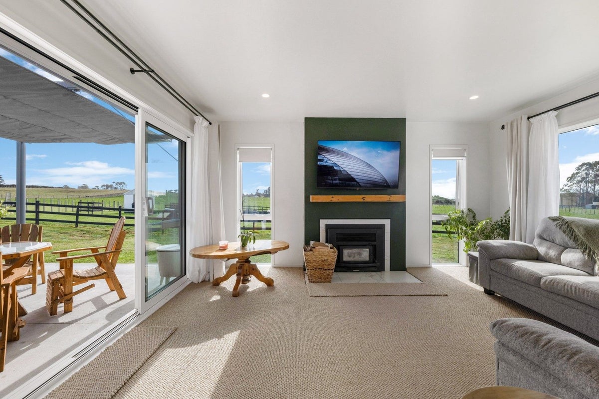 34 Monmouth Road, Pembroke - Carousel 1