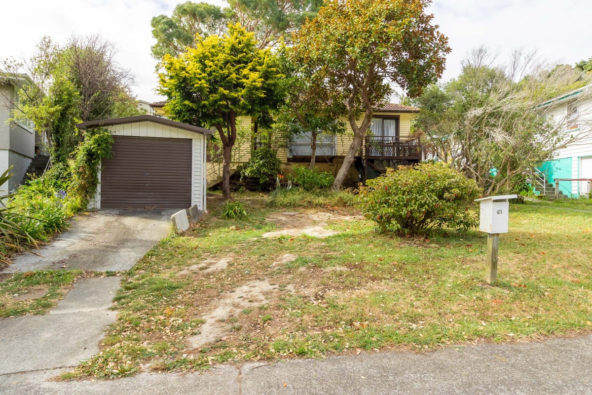 61 Rangituhi Crescent, Takapuwahia, Porirua - Carousel 1