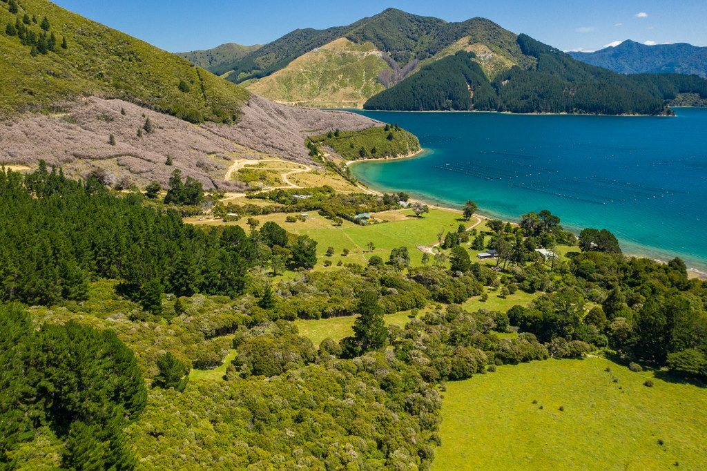 206 Clova Bay, TOTARANUI, MARLBOROUGH SOUNDS - Carousel 1