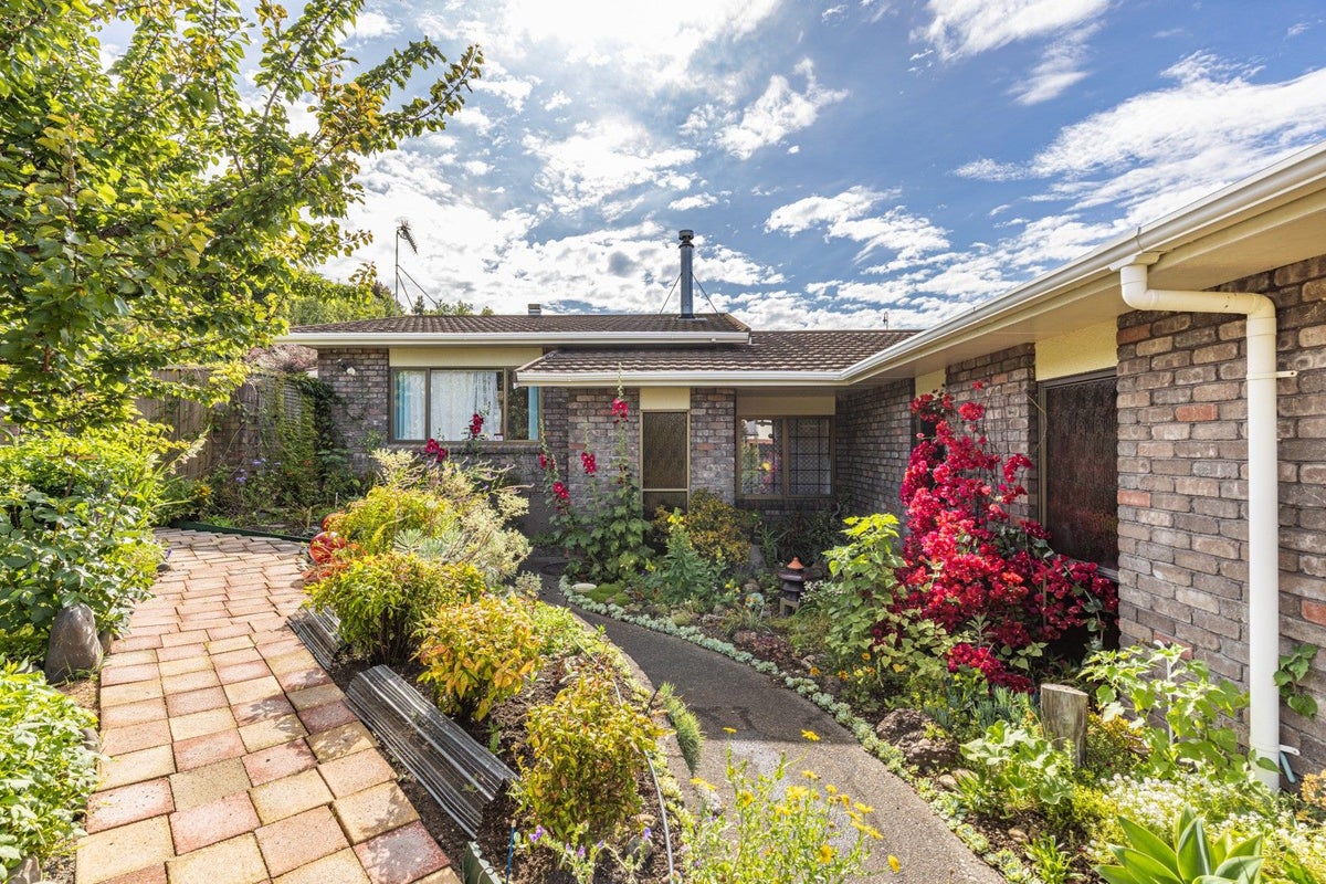 6 Linda Place, Saint Johns Hill, Whanganui - Carousel 1