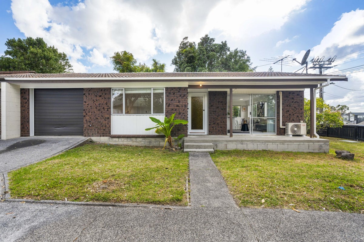 1/28 Roberts Road, Te Atatu South, Auckland - Carousel 1