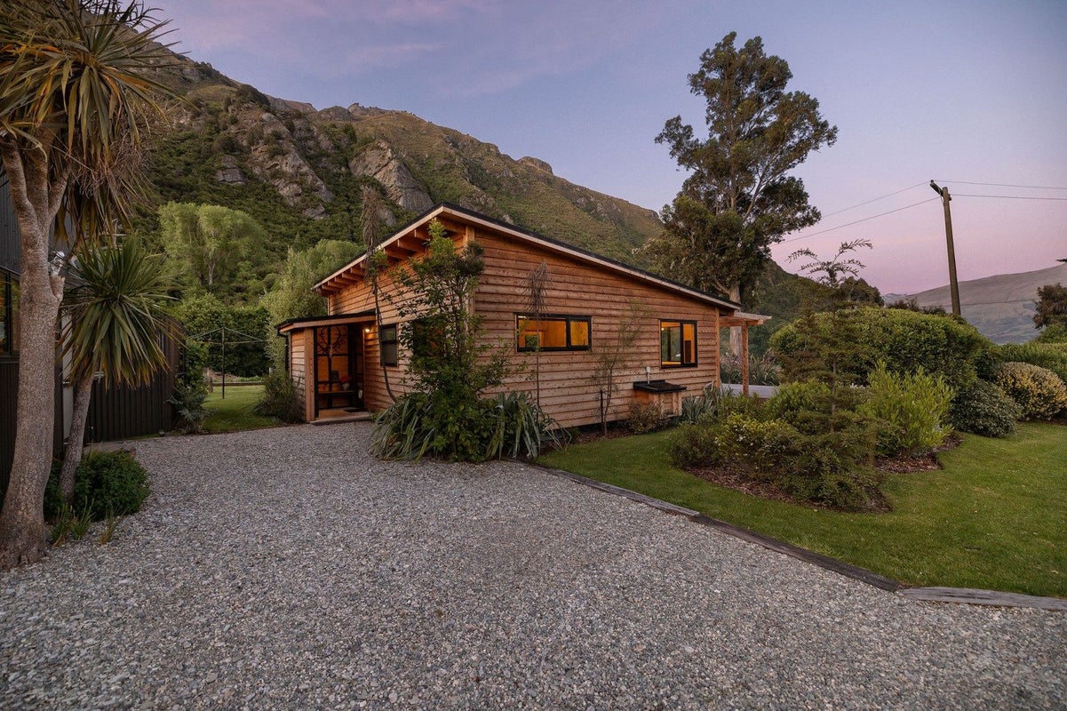 15 Somerset Street, Kingston - Carousel 1