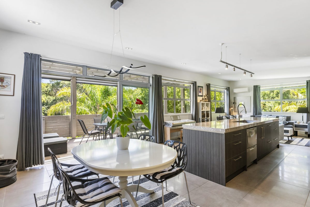 3 Kuaka Road, Oneroa, Waiheke Island - Carousel 2