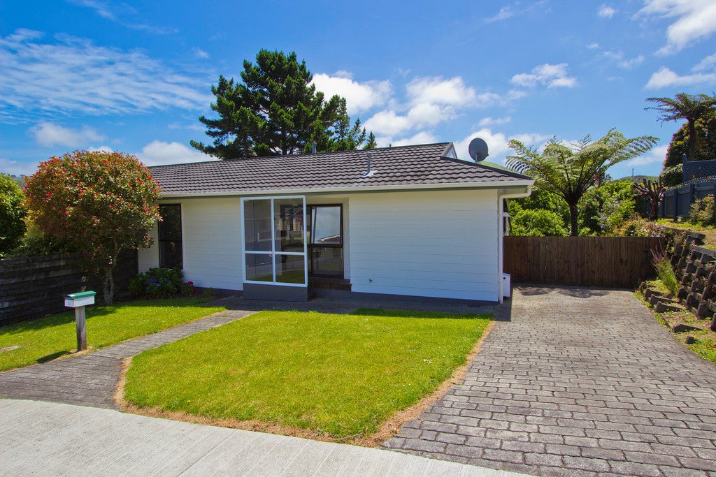 2/36 Timaru Grove, Kelson, Lower Hutt - Carousel 1