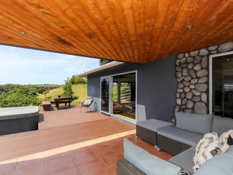 31 Sealy Road, Omata, New Plymouth - Carousel 1