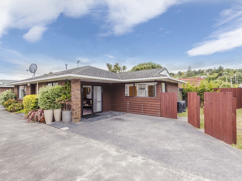 1/7 Tawa Street, Tawa, Wellington - Carousel 1