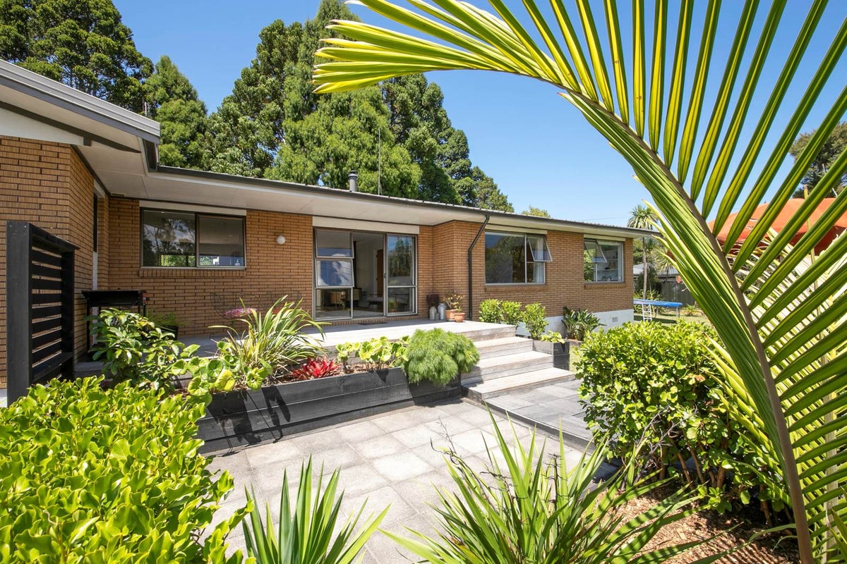 248 Forest Hill Road, Waiatarua, Auckland - Carousel 2