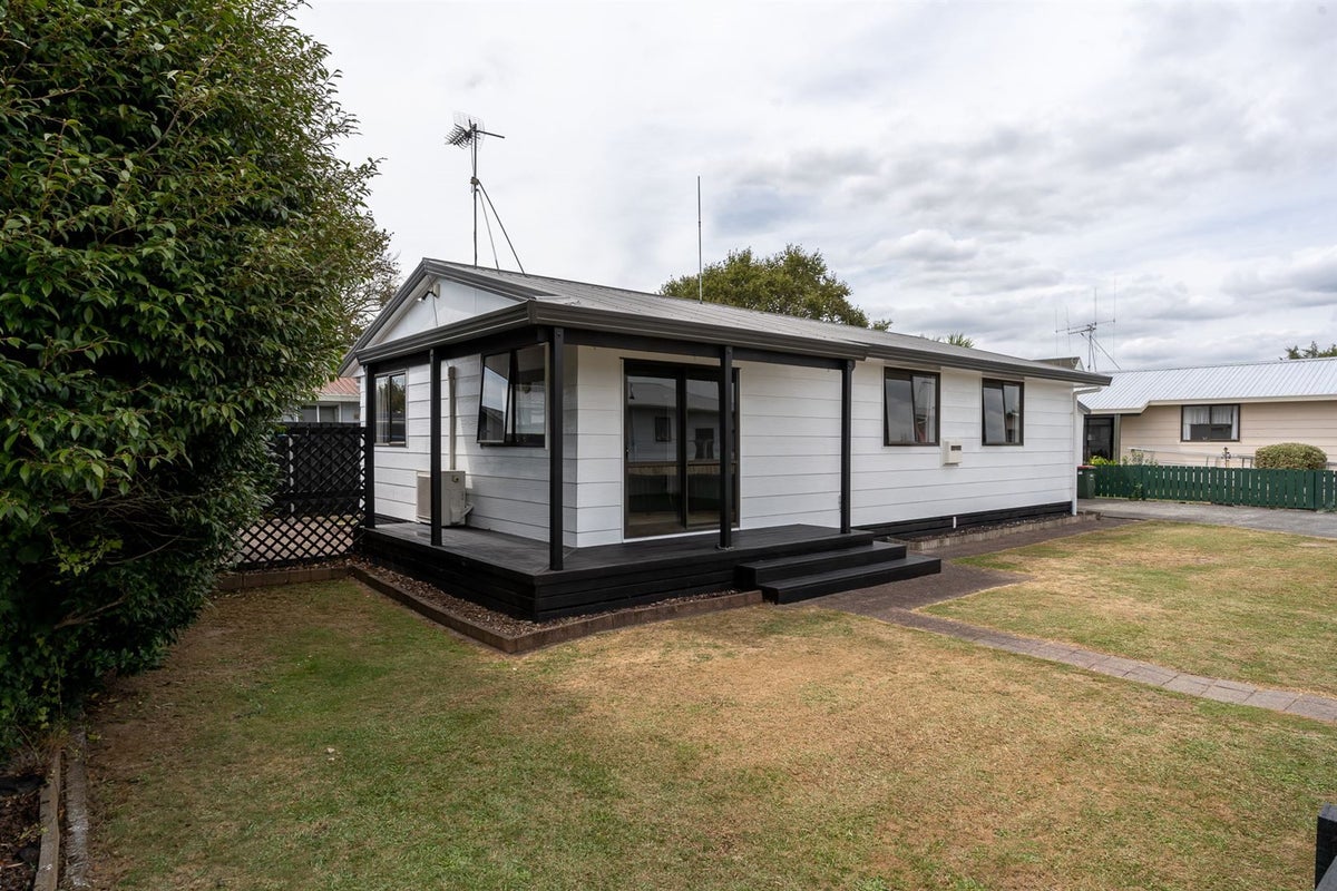 43B Dominion Road, Nawton, Hamilton - Carousel 1