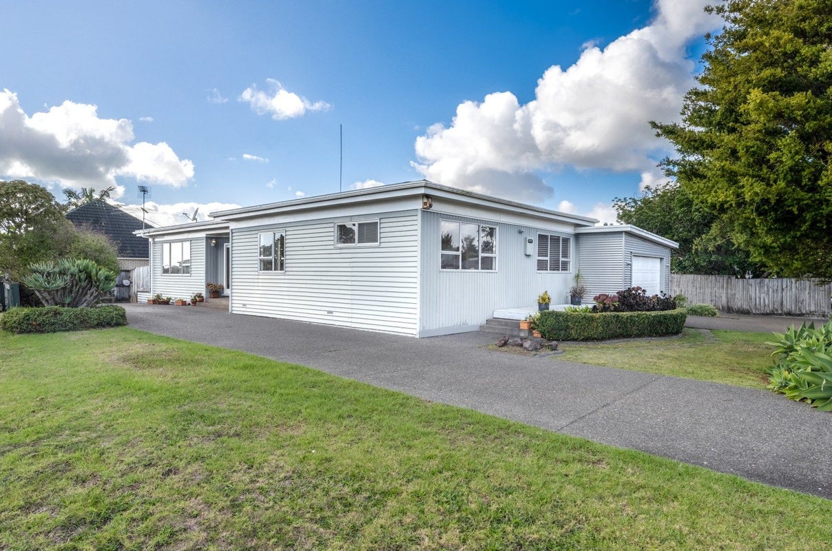 11 Drake Street, Howick, Manukau - Carousel 2