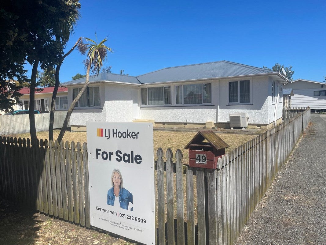 49 Thatcher Street, Castlecliff, Whanganui - Carousel 1