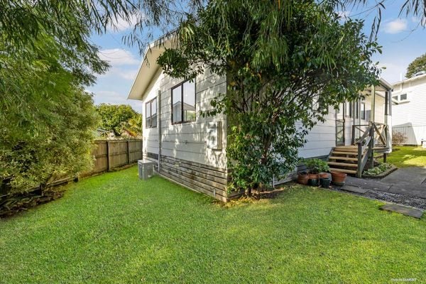 5 Myrtle Street, MORNINGSIDE, AUCKLAND - Carousel 9