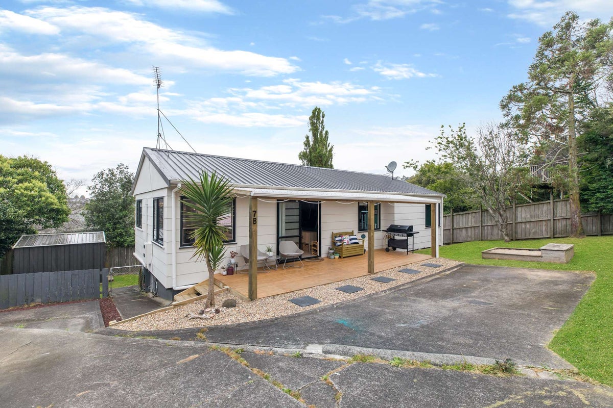 2/7 Maywood Crescent, Glen Eden, Auckland - Carousel 1