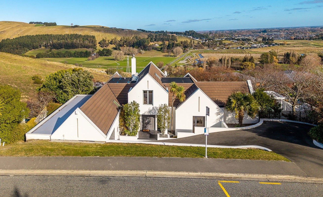 114 Penruddock Rise, Westmorland, Christchurch - Carousel 1