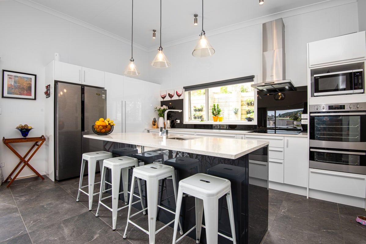 7 Port Lane, Whitby, Porirua - Carousel 2