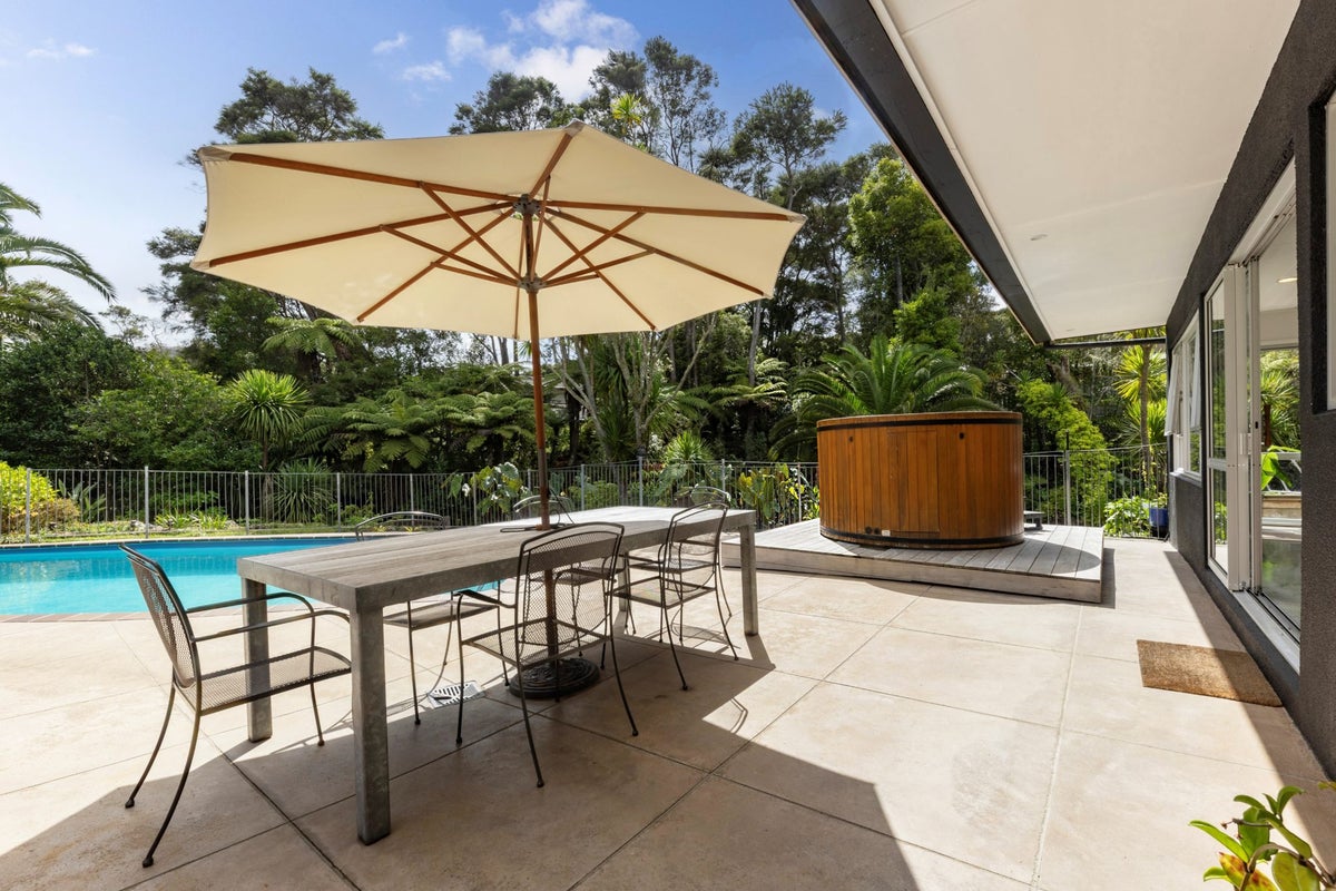 118 Atkinson Road, Titirangi, Auckland - Carousel 2