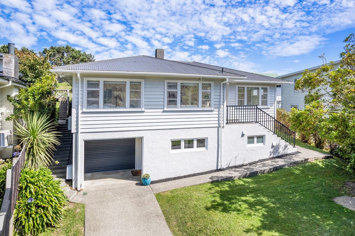 103 Kenmore Street, Newlands, Wellington - Carousel 1