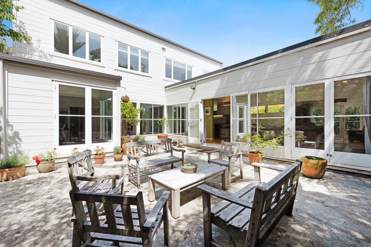 22 Vera Street, Karori, Wellington - Carousel 1
