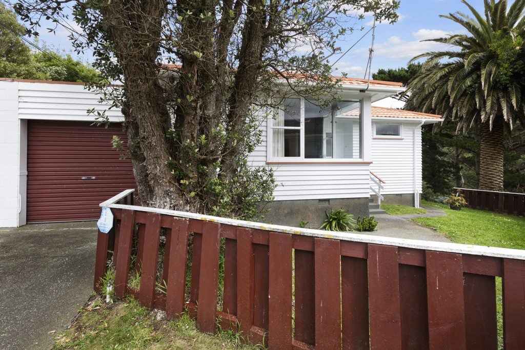 64 Montreal Grove, Kingston, Wellington - Carousel 1