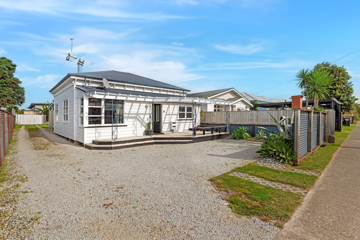 64 Awapuni Road, Awapuni, Gisborne - Carousel 24