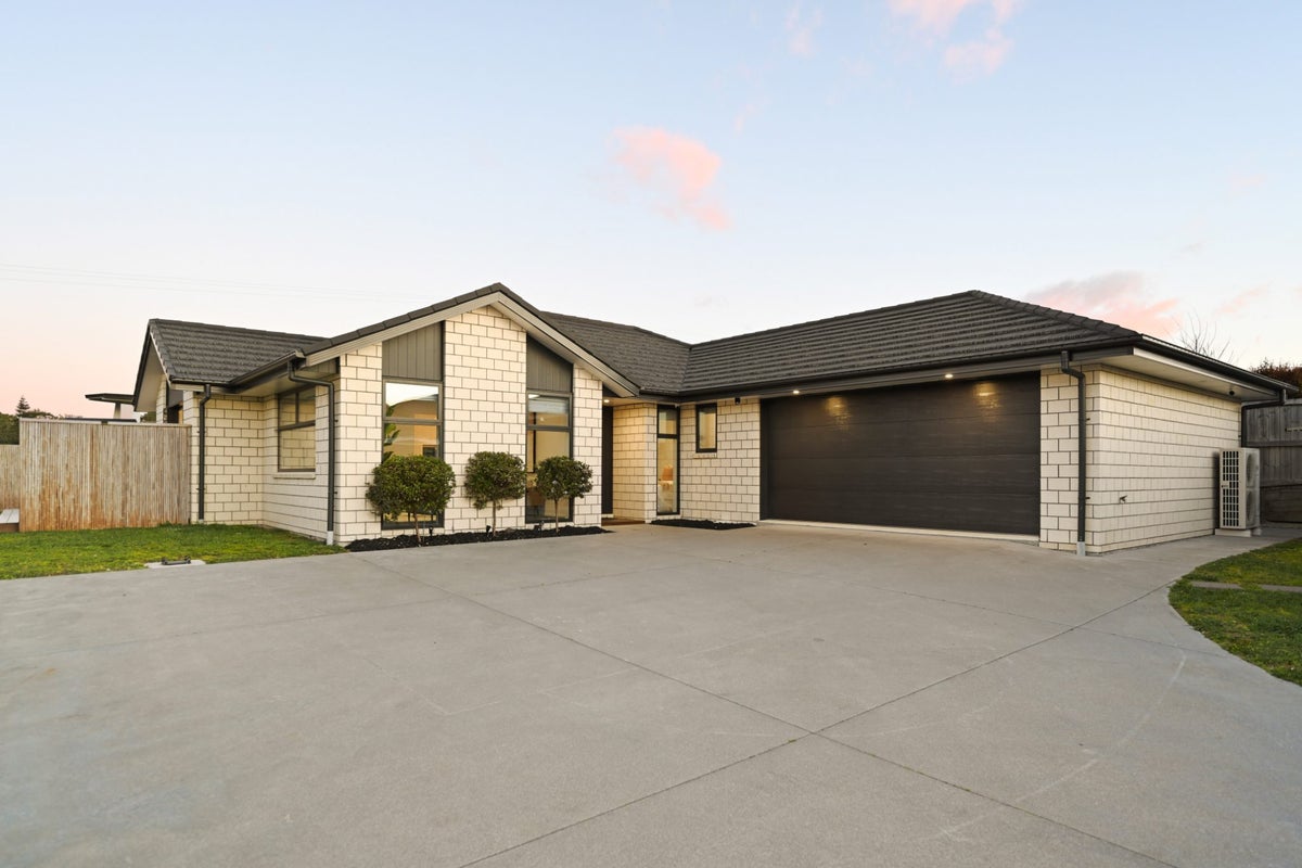 8 Matawhero Place, Hamilton - Carousel 37
