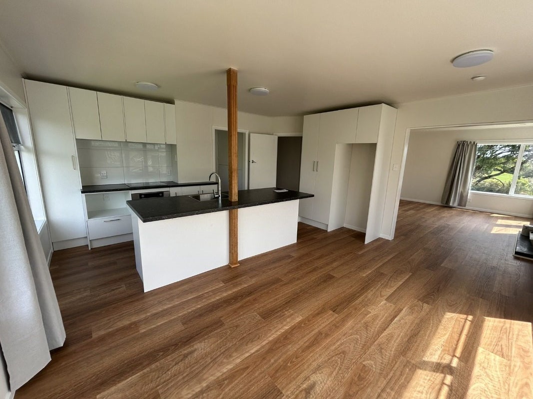 32 Kiwi Road, Raumati Beach, Paraparaumu - Carousel 2