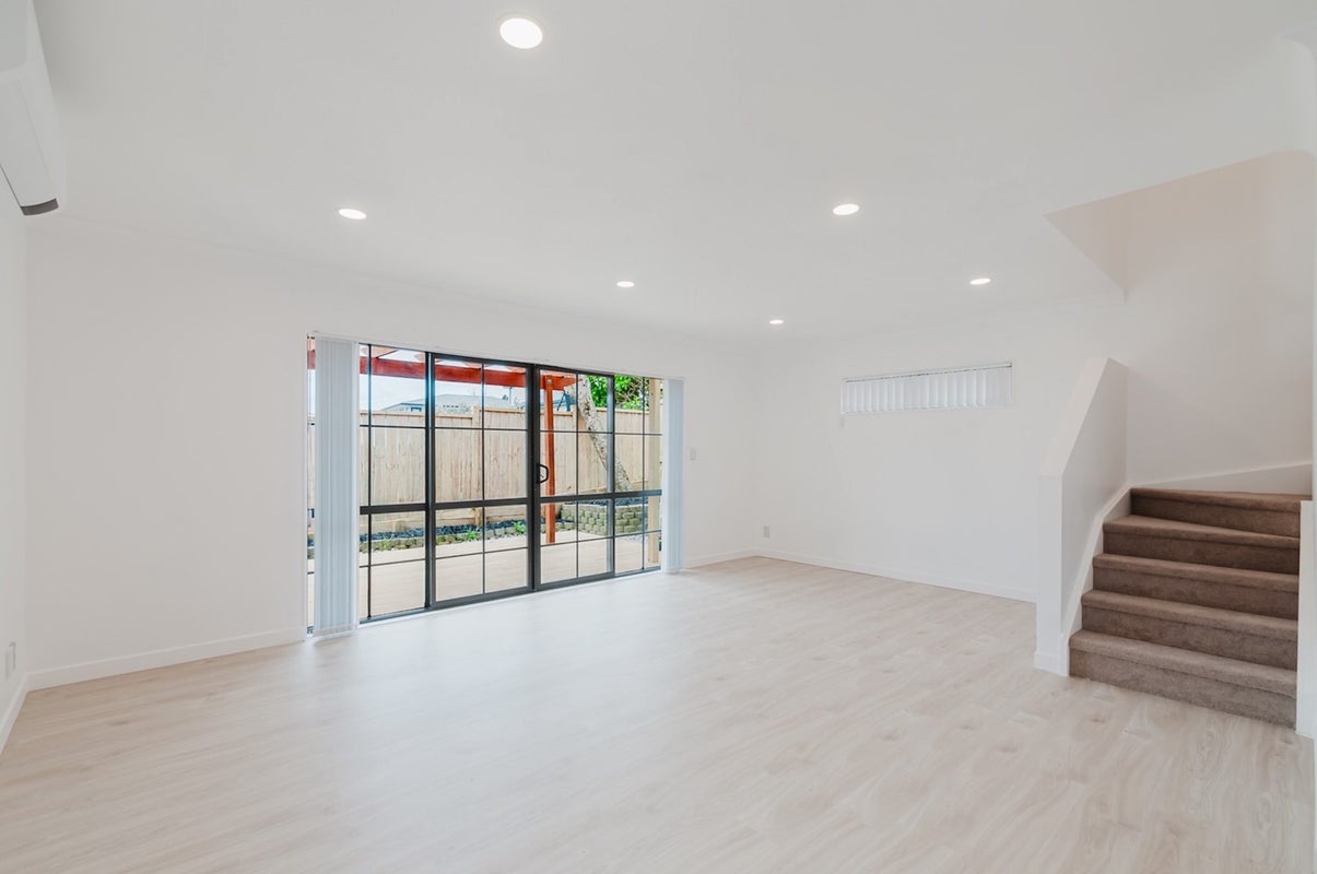 4/5 Spencer Road, Oteha, Auckland - Carousel 2