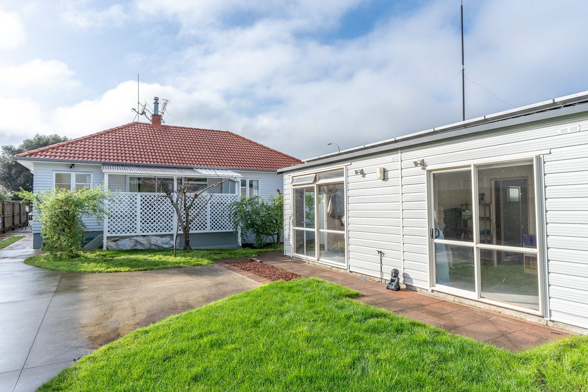 61 MacFarlane Street, Hamilton East, Hamilton - Carousel 1