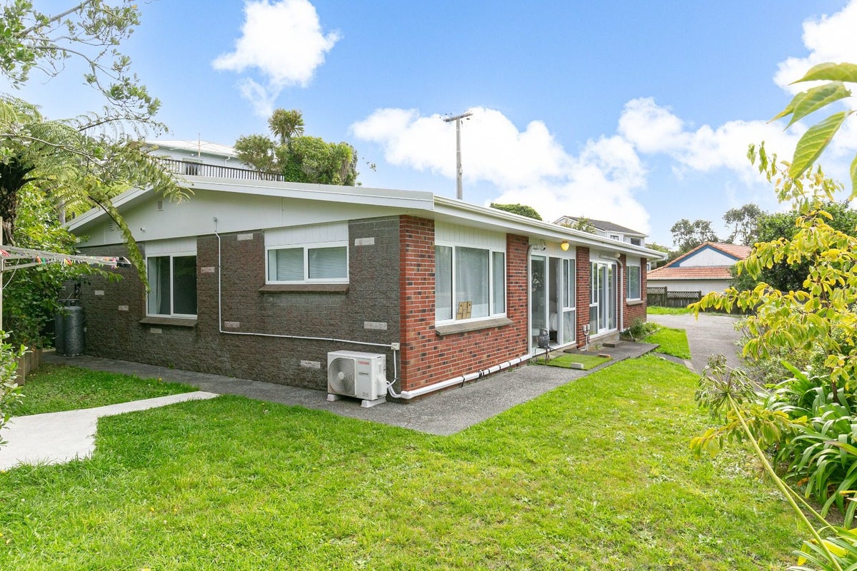 38A Hindmarsh Street, Johnsonville, Wellington - Carousel 1