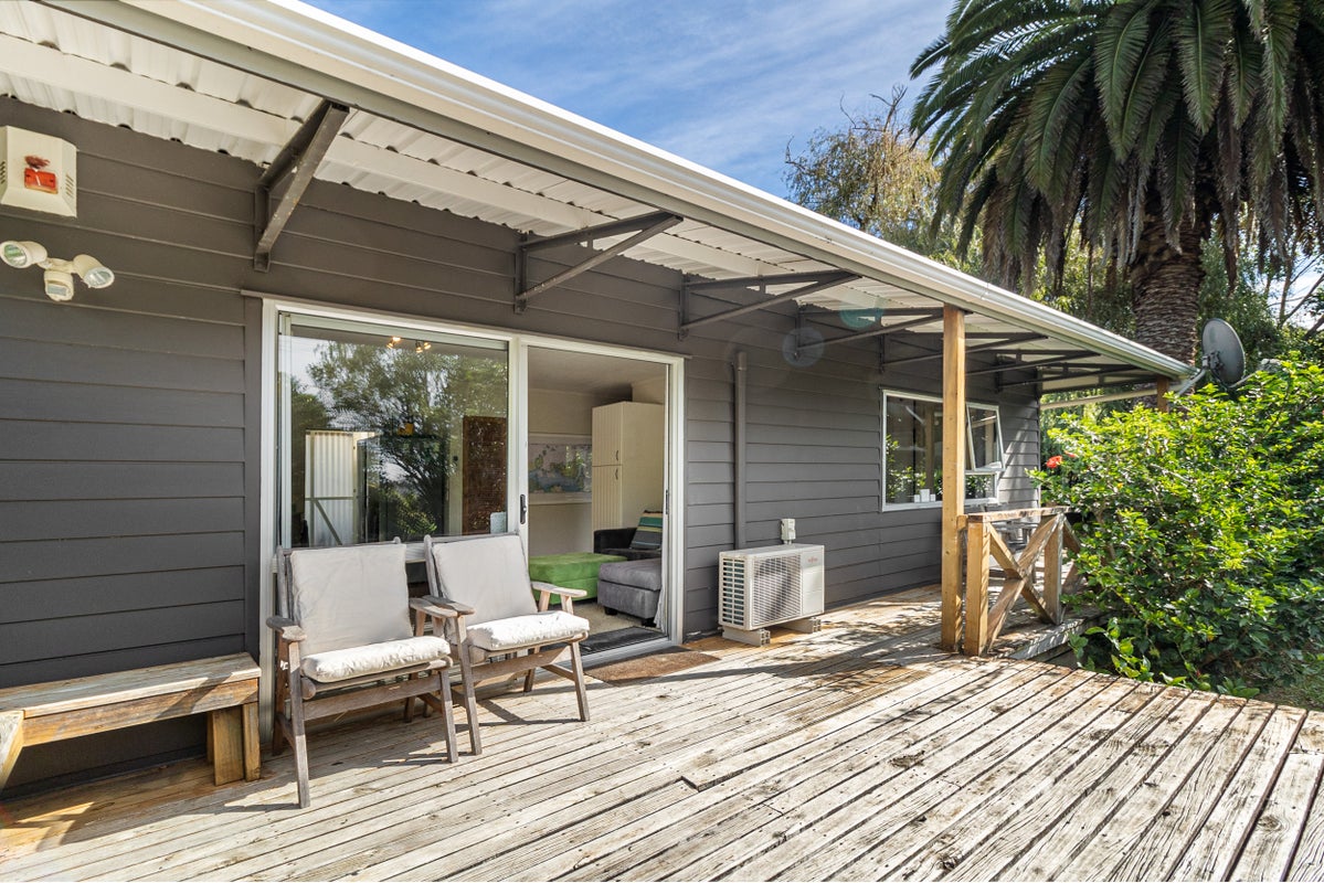 8 Waiheke Road, Onetangi, Waiheke Island - Carousel 2