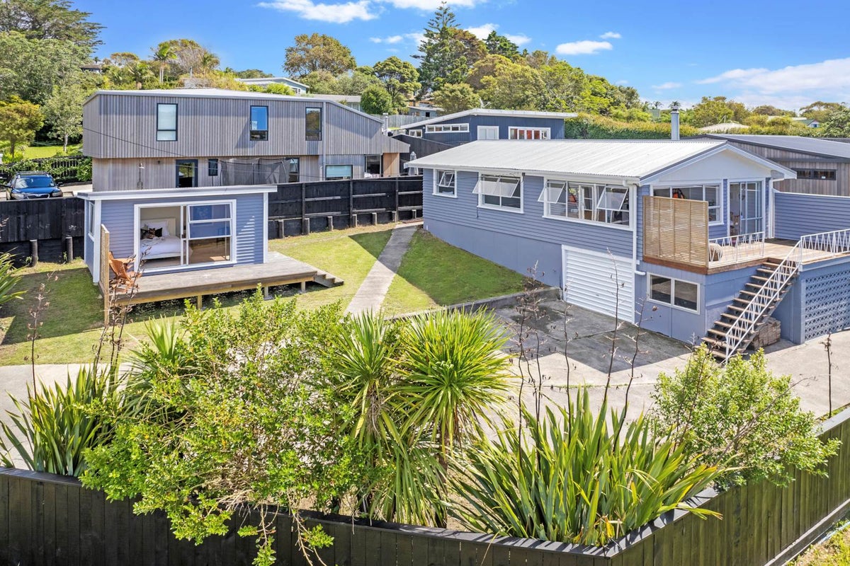 44 D'Oyly Drive, Stanmore Bay, Whangaparaoa - Carousel 1