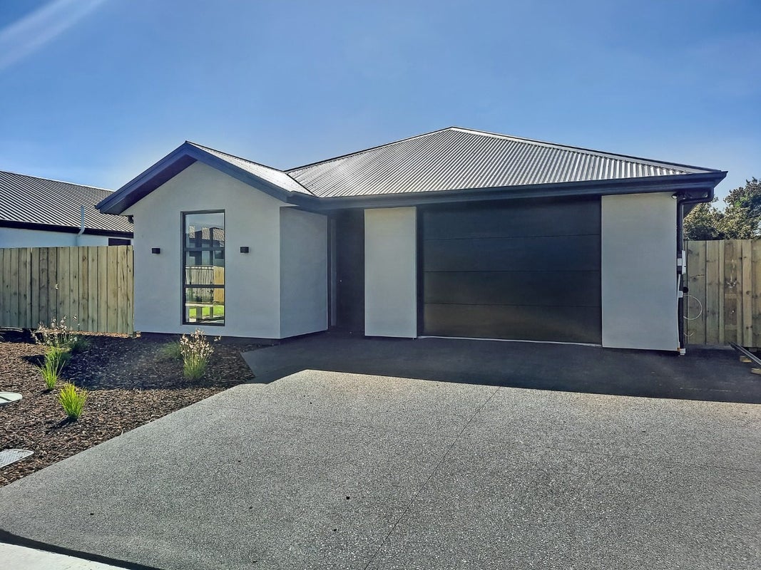 10 Kura Lane, Aranui, Christchurch - Carousel 1