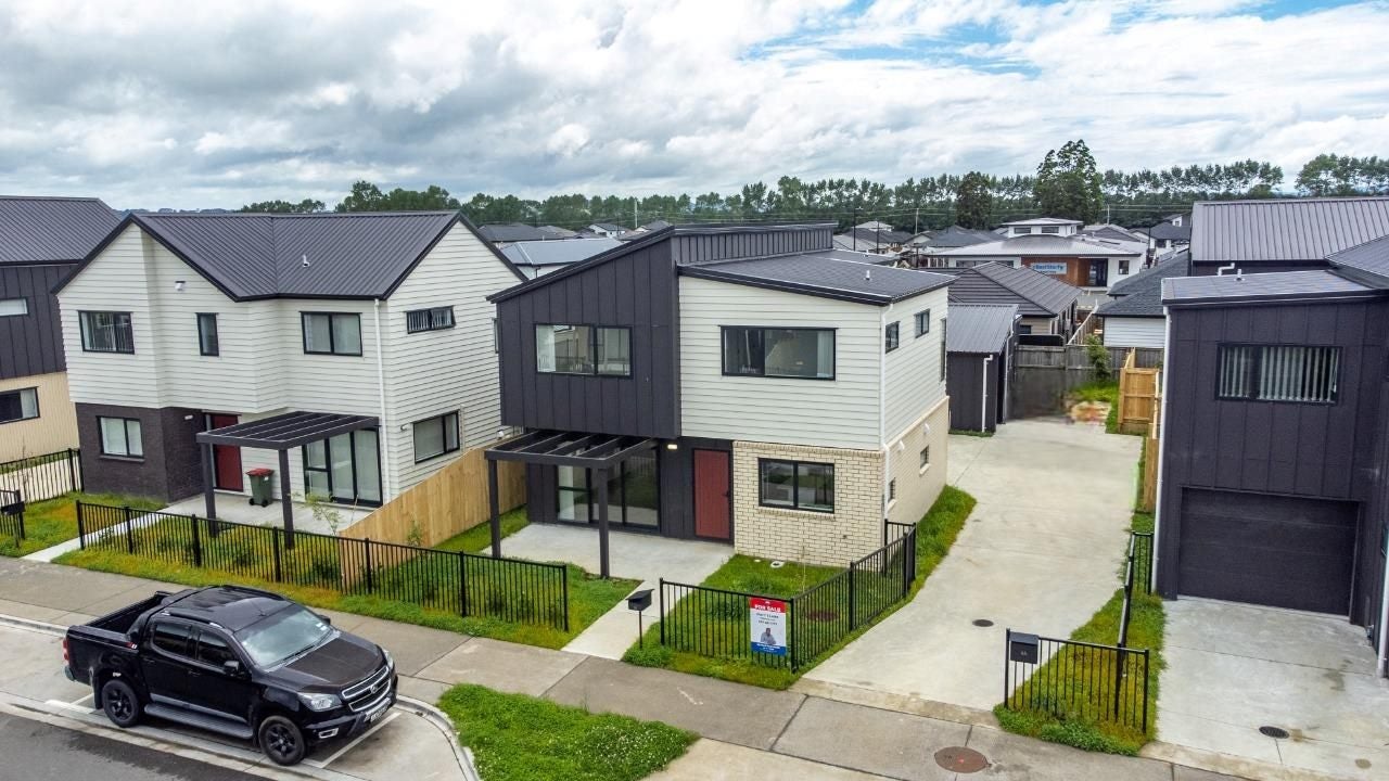 46 Black Beech Crescent, Takanini, Auckland - Carousel 1