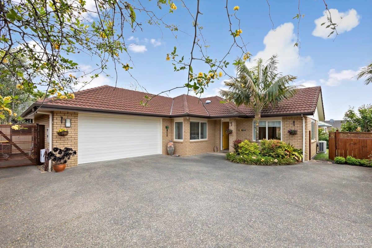 32 Stellamaris Way, Northpark, Auckland - Carousel 1